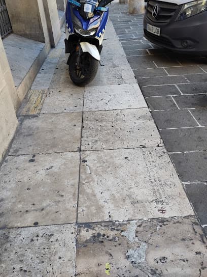 Plaques commemoratives als Castellers de Barcelona