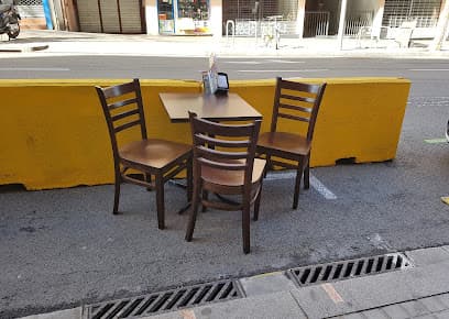 Restaurant Chicken Pizza