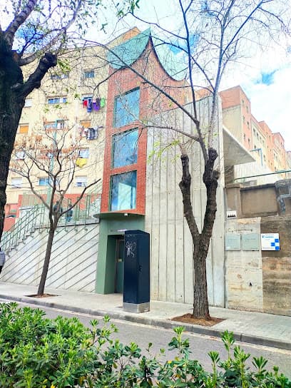 Ascensor Vila - seca - C/ Beret Nou Barris 08031 .