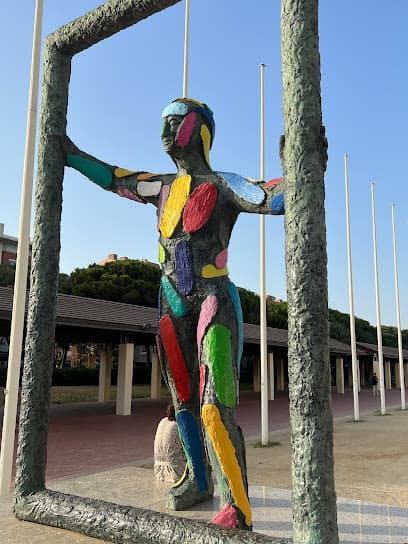Statue of the Port Olímpic park